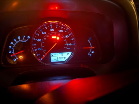 Used 2015 Toyota RAV4 Limited w/ Technology Package FWD image 4