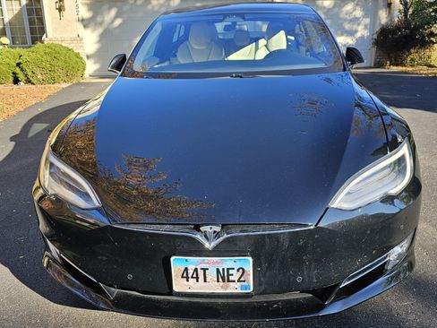 Used 2019 Tesla Model S Standard Range image 9