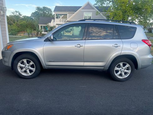 Used 2009 Toyota RAV4 Limited AWD/4WD image 2