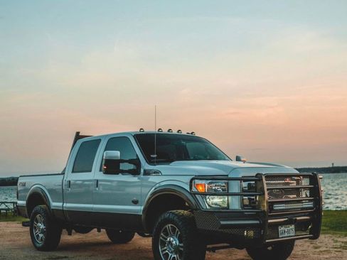 Used 2016 Ford F250 King Ranch w/ FX4 Off-Road Package AWD/4WD image 2