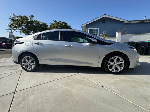 Used 2016 Chevrolet Volt Premier w/ Driver Confidence Package image 2