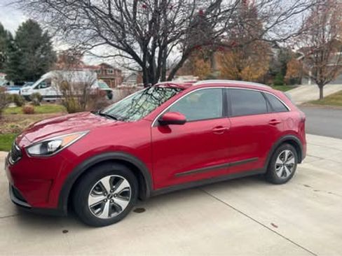 Used 2017 Kia Niro LX image 6