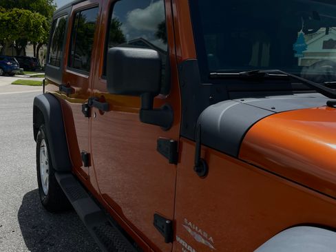 Used 2011 Jeep Wrangler Unlimited Sahara AWD/4WD image 5