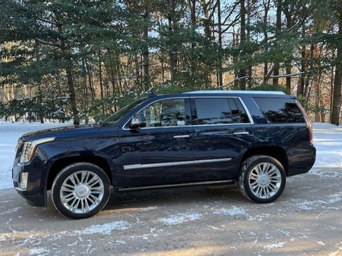 Used 2018 Cadillac Escalade Platinum image 1