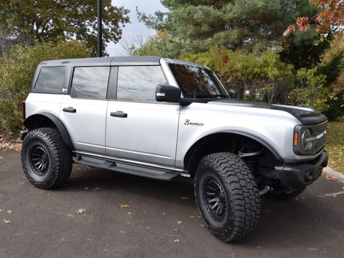 Used 2022 Ford Bronco Badlands image 10