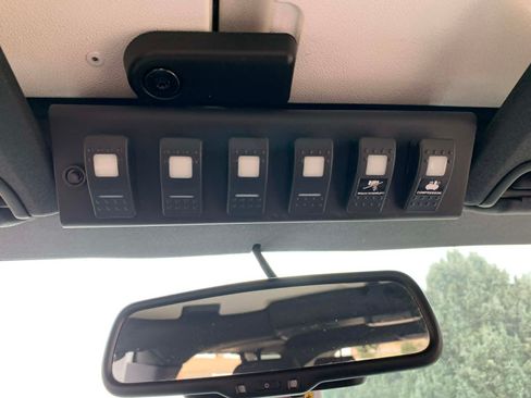 Used 2015 Jeep Wrangler Unlimited Rubicon image 15