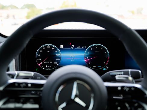 Used 2025 Mercedes-Benz G 63 AMG 4MATIC image 12