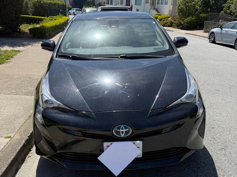 Used 2018 Toyota Prius Two w/ Prius Two Safety Plus Package FWD image 2