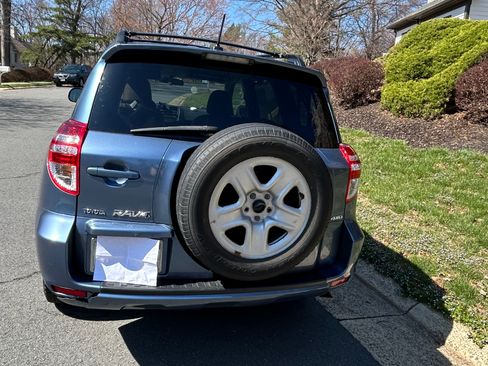 Used 2012 Toyota RAV4 4WD V6 w/ Tow Prep Pkg image 8