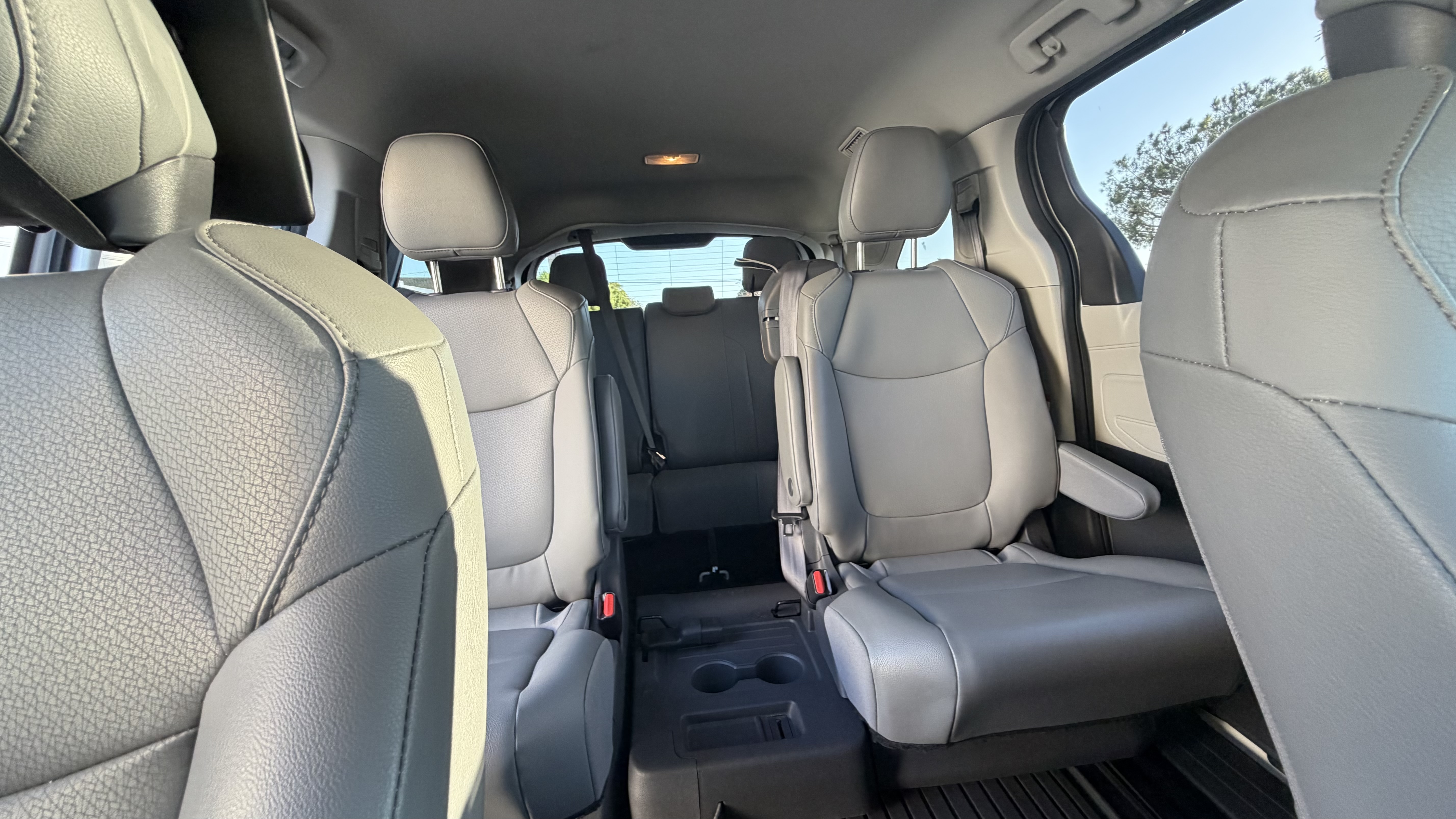 Used 2021 Toyota Sienna XLE w/ XLE Plus Package FWD image 9