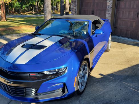 Used 2019 Chevrolet Camaro SS w/ LPO, Ground Effects Package image 11