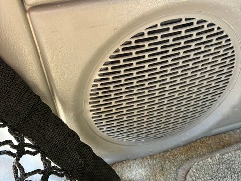 Used 2002 Chevrolet Suburban LT image 6