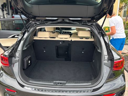 Used 2019 INFINITI QX30 w/ Navigation Package FWD image 10