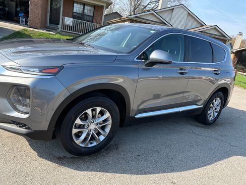 Used 2019 Hyundai Santa Fe SE image 2