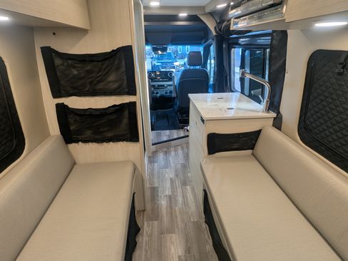 Used 2020 Mercedes-Benz Sprinter 2500 image 9