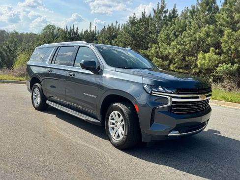 Used 2021 Chevrolet Suburban LT RWD image 4