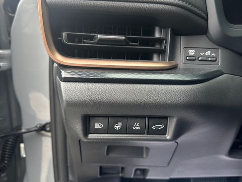 Used 2025 Toyota Grand Highlander AWD Hybrid image 17