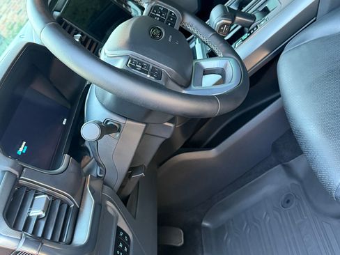 Used 2025 Ford F150 Lariat w/ Equipment Group 501A Mid AWD/4WD image 13