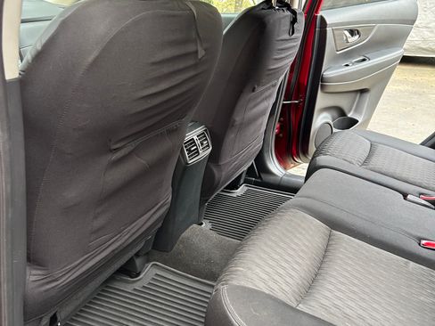 Used 2017 Nissan Rogue SV w/ SV Premium Package image 19