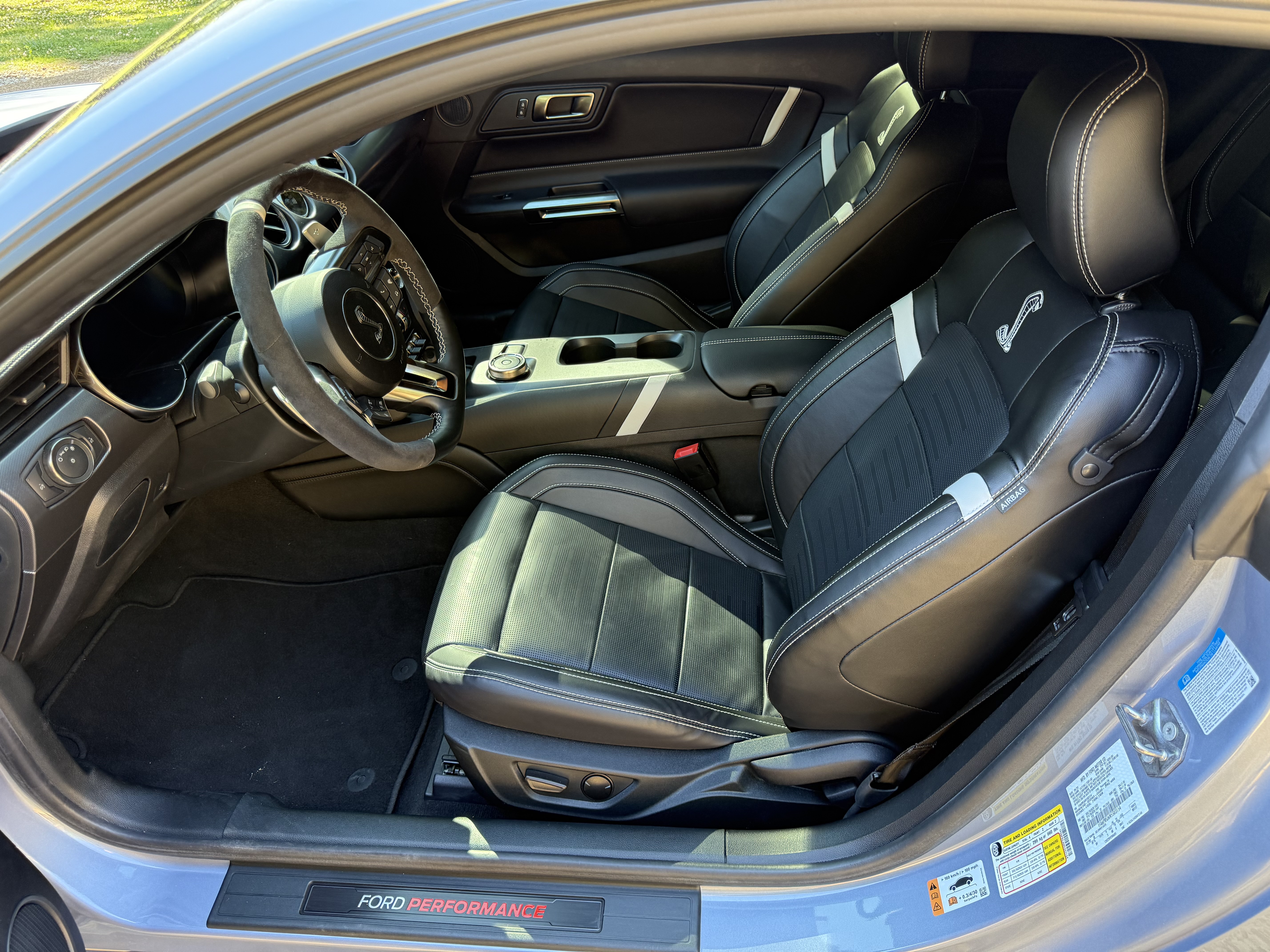 Used 2022 Ford Mustang Shelby GT500 w/ Technology Package RWD image 14