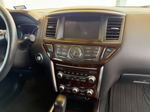 Used 2015 Nissan Pathfinder Platinum FWD image 12