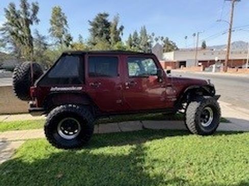 Used 2010 Jeep Wrangler Unlimited Sport image 4