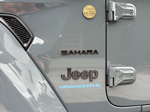 Used 2024 Jeep Wrangler Unlimited Sahara w/ Safety Group AWD/4WD image 15