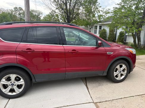 Used 2016 Ford Escape SE w/ SE Leather Comfort Package AWD/4WD image 1