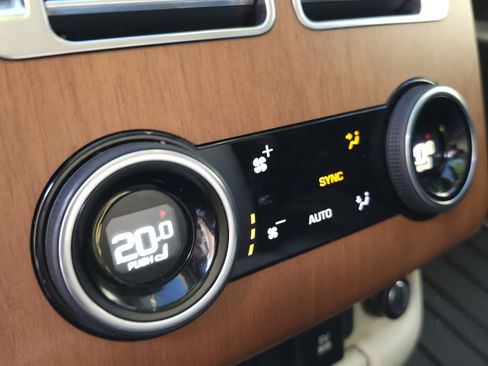 Used 2020 Land Rover Range Rover HSE image 26