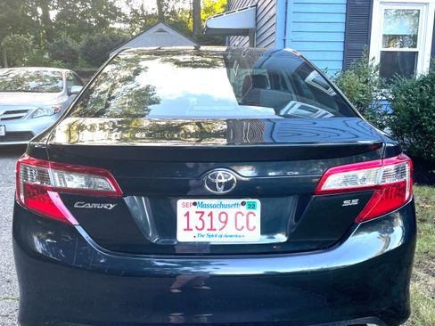 Used 2012 Toyota Camry SE FWD image 2