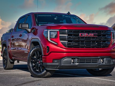 Used 2022 GMC Sierra 1500 Elevation image 1