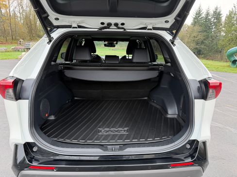 Used 2020 Toyota RAV4 XSE image 17