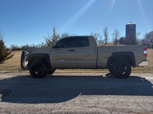 Used 2017 Toyota Tundra SR5 image 5