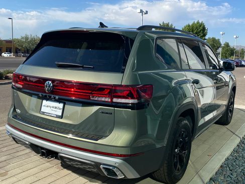 Used 2024 Volkswagen Atlas Peak Edition SE image 2