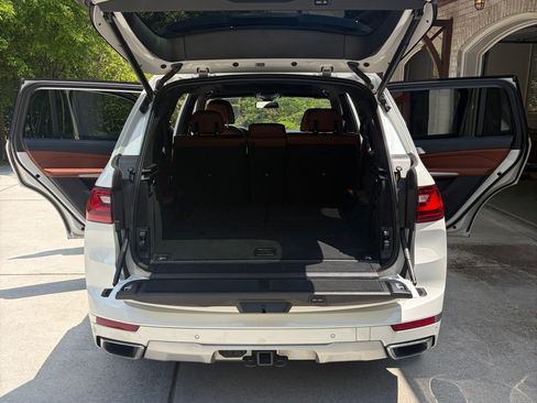 Used 2022 BMW X7 xDrive40i w/ Luxury Seating Package image 9