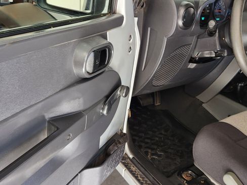 Used 2009 Jeep Wrangler X image 28