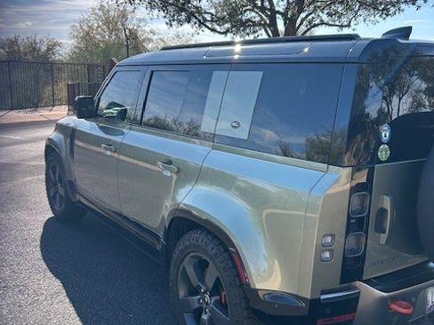 Used 2020 Land Rover Defender 110 X image 2