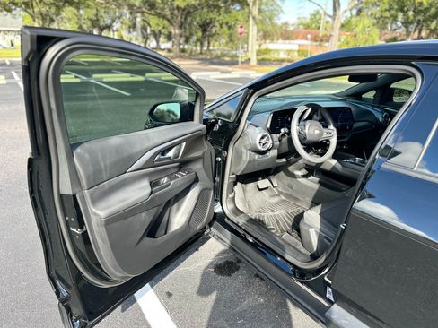 Used 2025 Chevrolet Equinox EV LT image 5