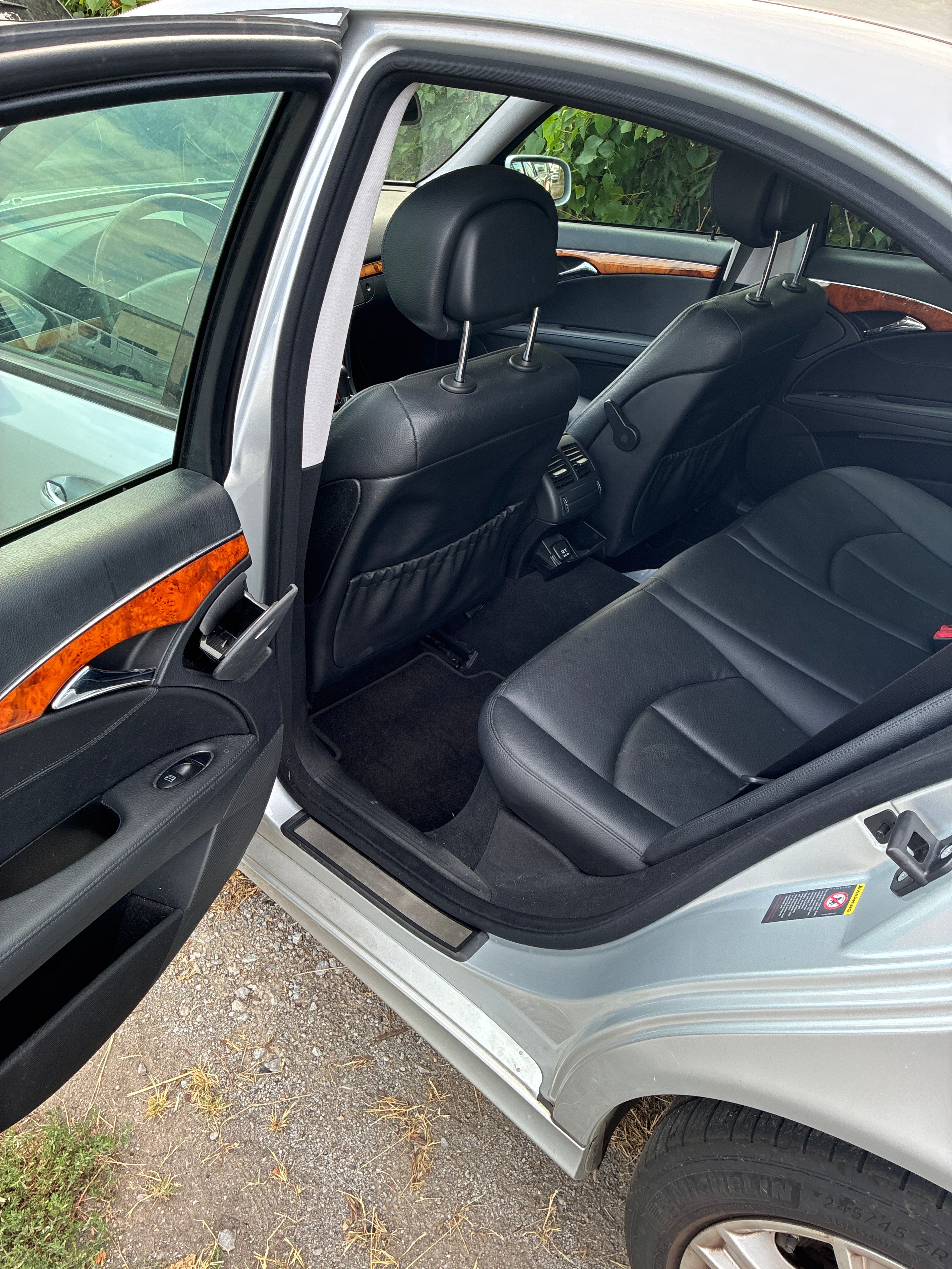 Used 2009 Mercedes-Benz E 350 4MATIC Sedan image 16