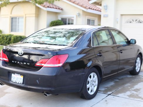 Used 2005 Toyota Avalon XL image 9