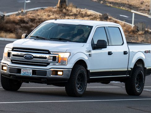 Used 2018 Ford F150 XLT w/ Trailer Tow Package image 14