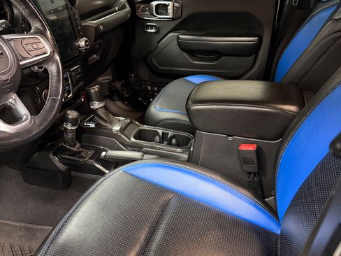 Used 2020 Jeep Gladiator Sport w/ Quick Order Package 24S image 9