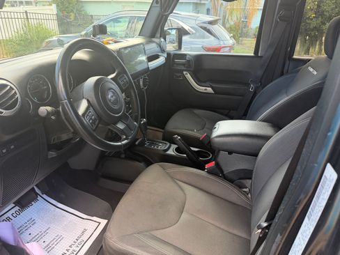 Used 2018 Jeep Wrangler Unlimited Rubicon w/ Connectivity Group image 8
