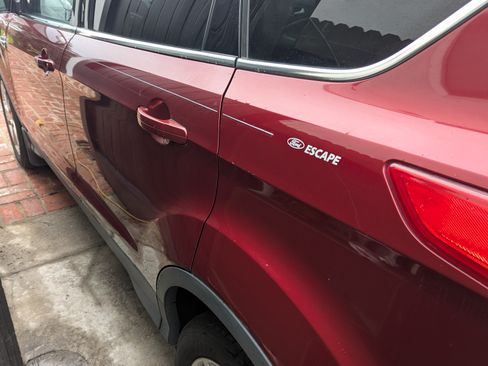 Used 2014 Ford Escape SE w/ Equipment Group 201A image 1