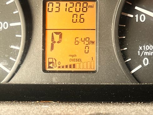 Used 2010 Mercedes-Benz Sprinter 2500 image 2