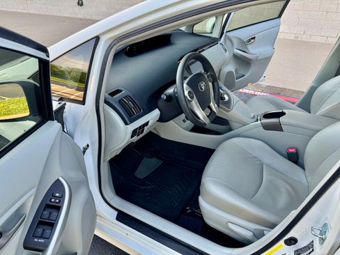 Used 2013 Toyota Prius Two image 12