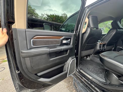 Used 2022 RAM 5500 Laramie AWD/4WD image 25