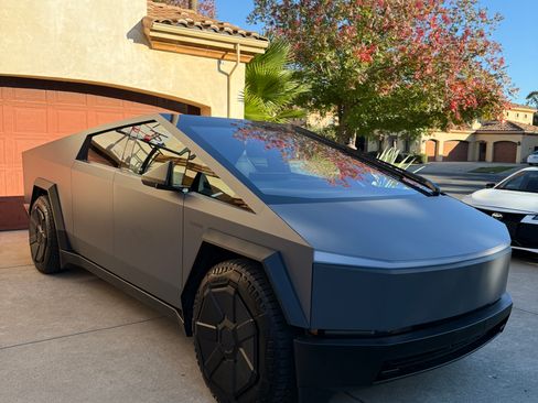 Used 2024 Tesla Cybertruck AWD Crew Cab image 2