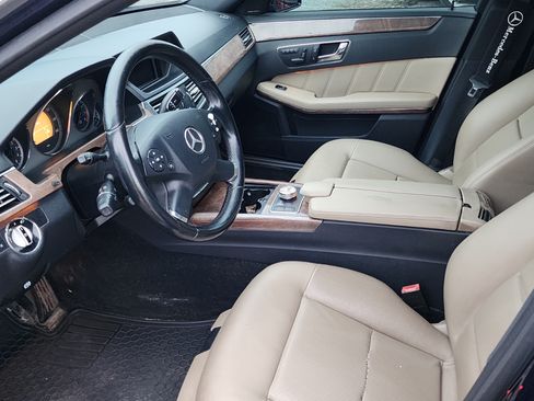 Used 2010 Mercedes-Benz E 350 4MATIC Sedan image 6