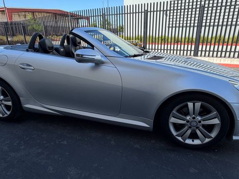 Used 2011 Mercedes-Benz SLK 300 image 5